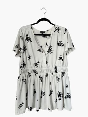 Torrid Size 1 Babydoll Flutter Sleeve Blouse White & Black